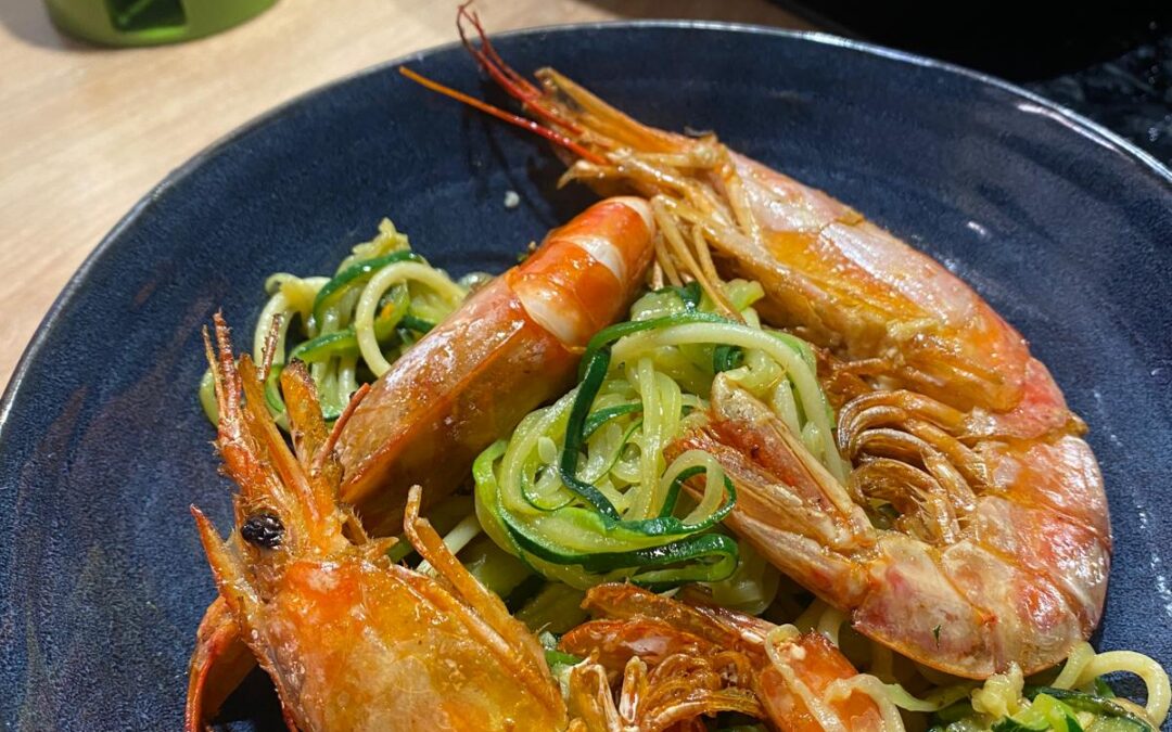 Gambones con espaguetis