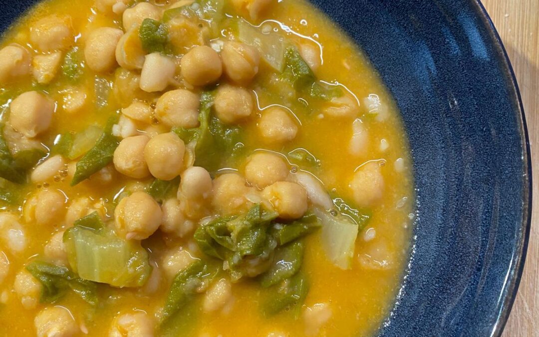 Guiso de garbanzos, con acelgas y judías blancas pequeñas
