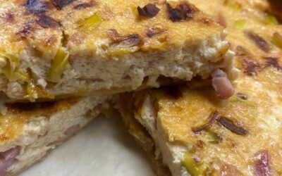 Tarta salada de puerros y dados de pavo